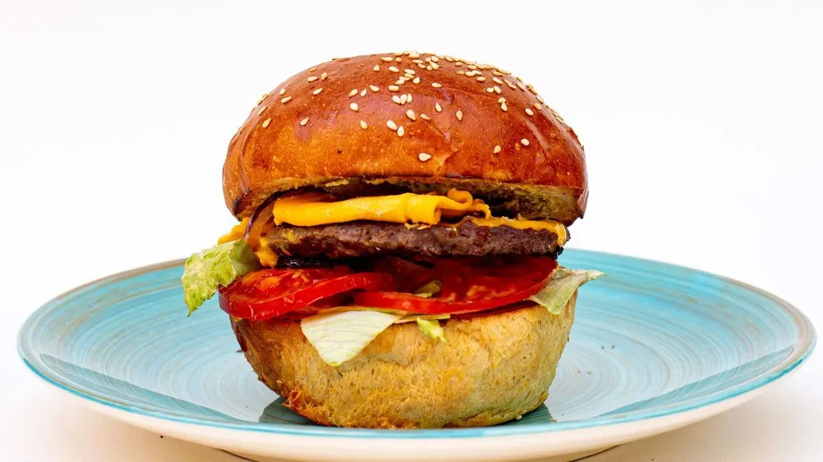 "Semmi Extra" Burger