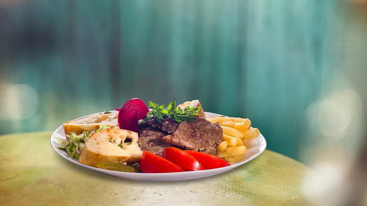 Borjú gyros tál