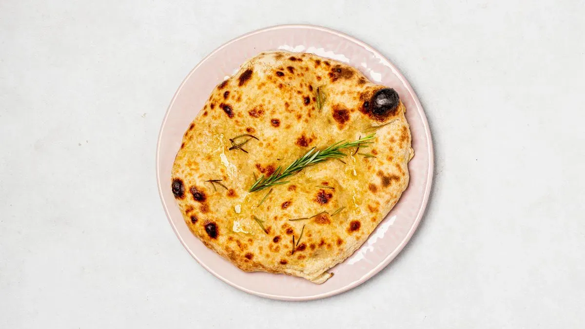 Foccacia z mozzarellą i parmezanem 🌿