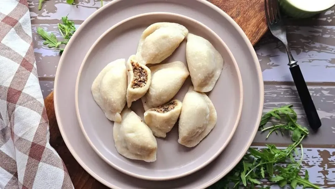 Pierogi z pieczarkami i żółtym serem (8szt) 400g