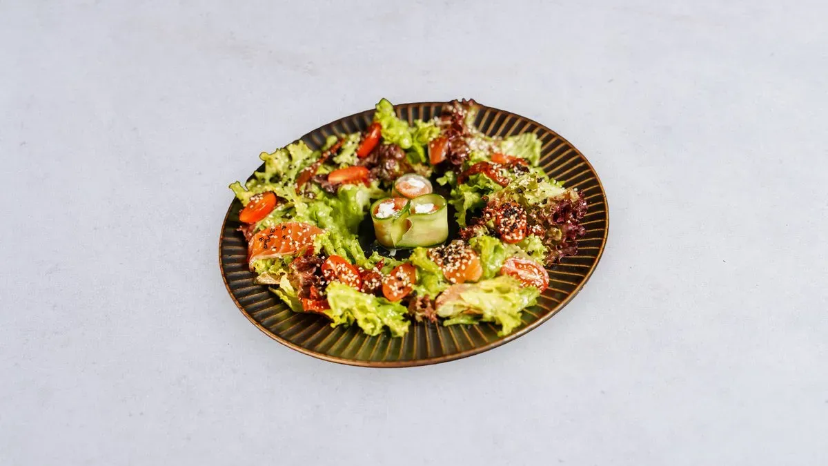 Salatka z łososiem gravlax