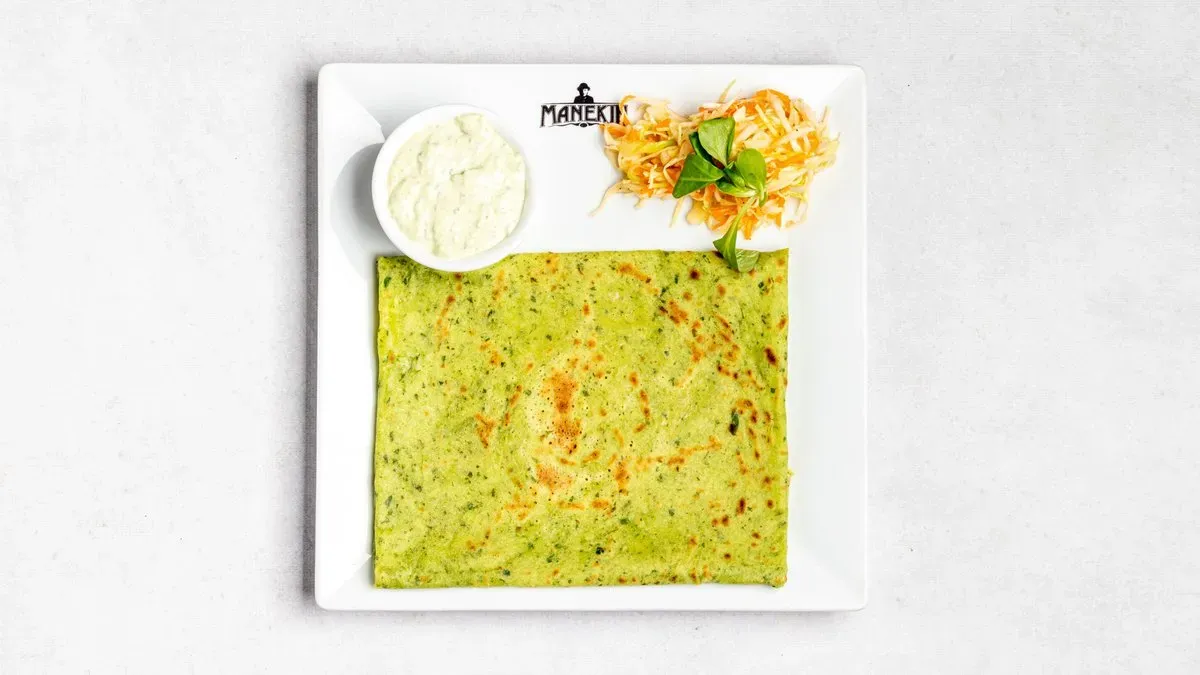 Ziel Oliwki, pomidory, mozzarella, pesto domowe, rukola