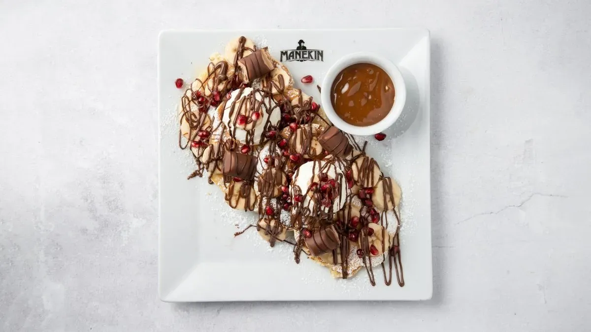 PanCzek Kinder Bueno, mascarpone, owoce sezonowe, sos