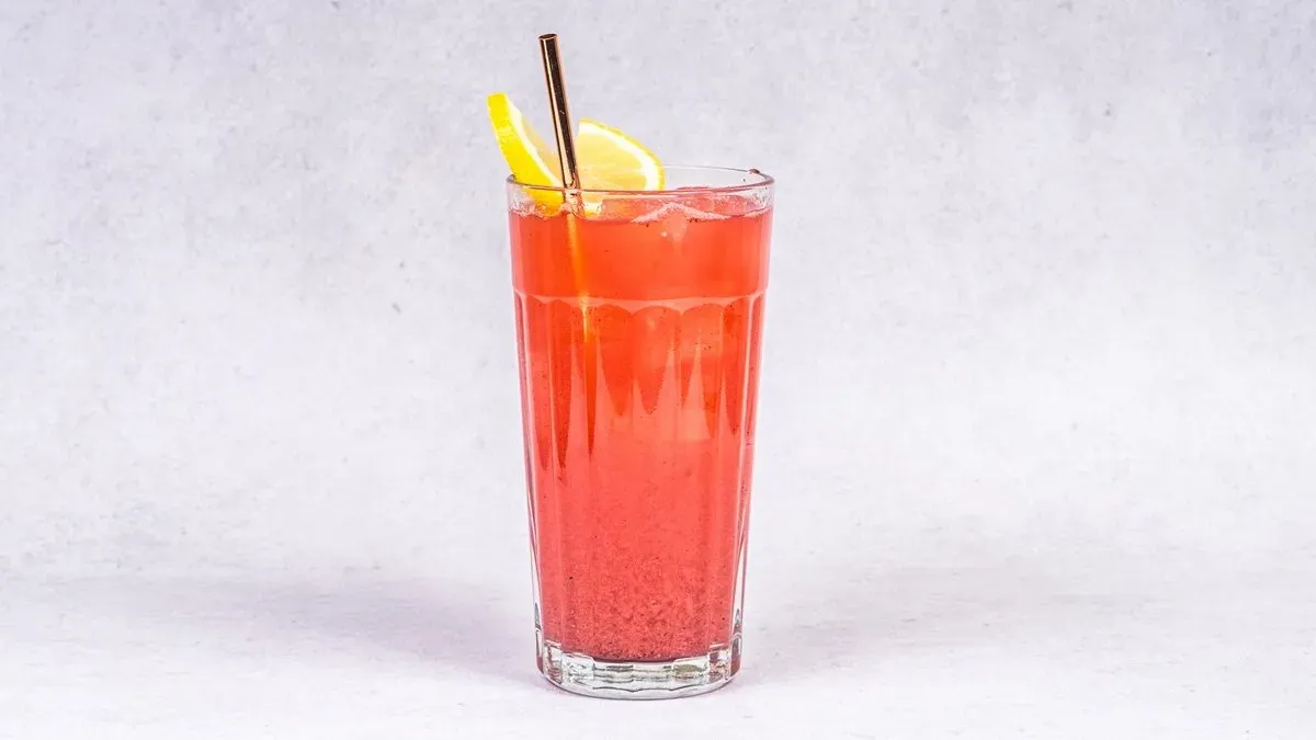 Lemoniada truskawkowa z cytryną