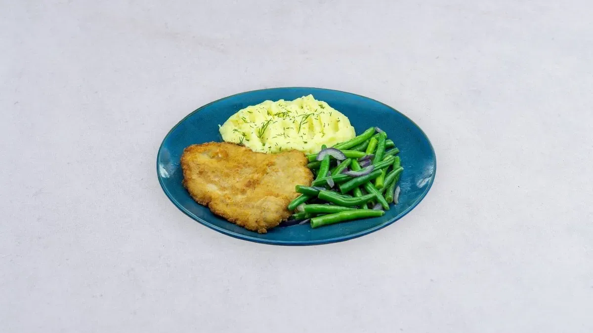 Kotlet schabowy z fasolką