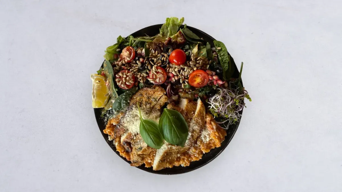 Ziołowy kurczak SV z risotto al pomodoro