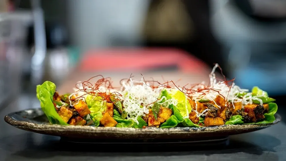 Pad kra pao z tofu