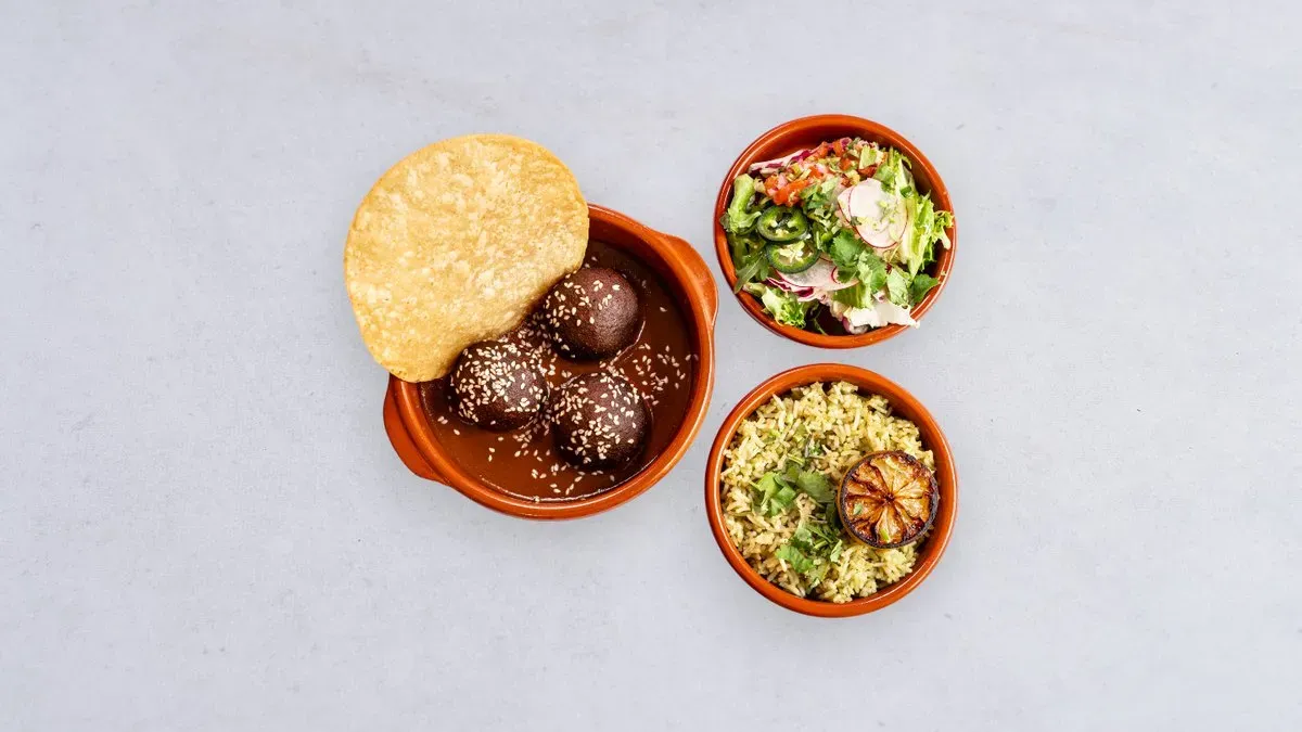 Albondigas con mole