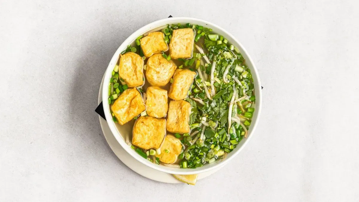 Zupa pho z tofu