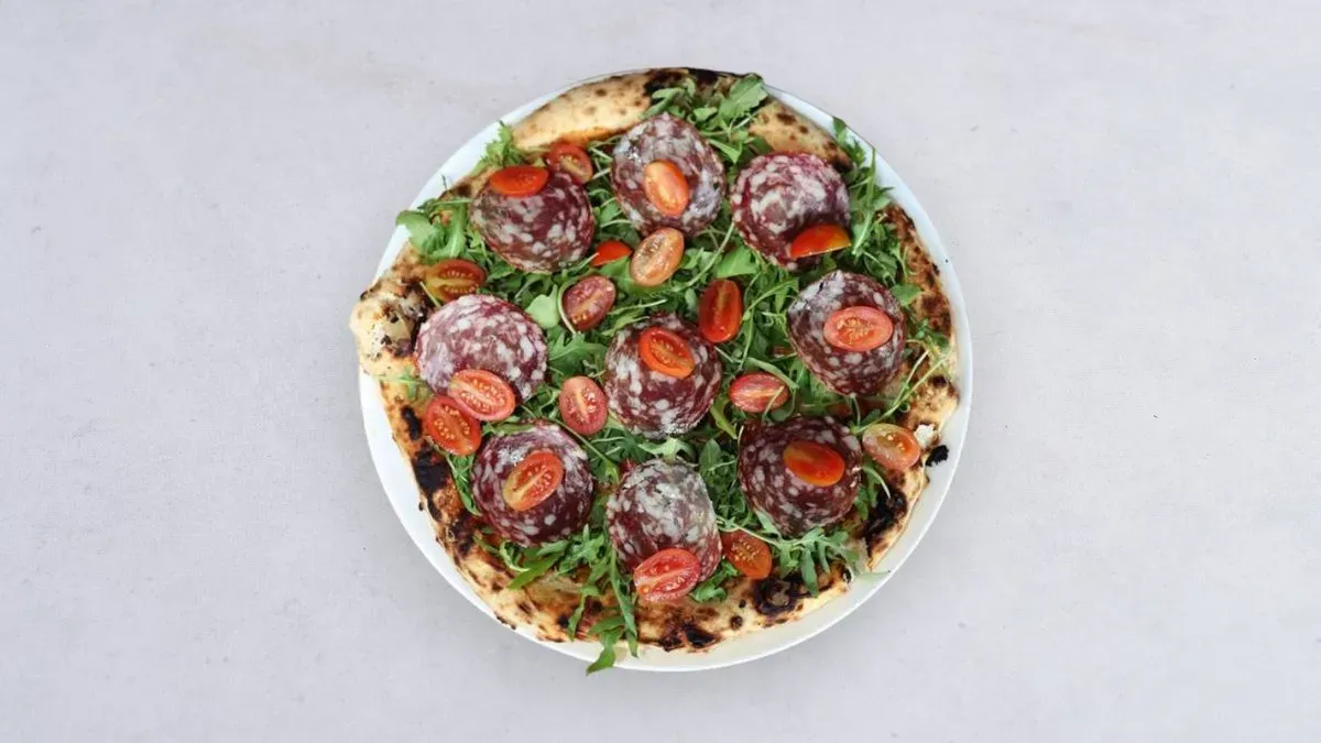 Pizza salame e rukola