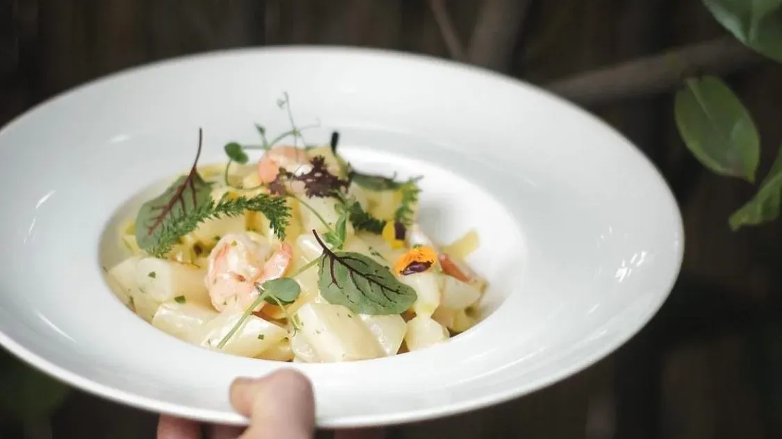Pappardelle z krewetkami i białymi szparagami w sosie cytrynowym