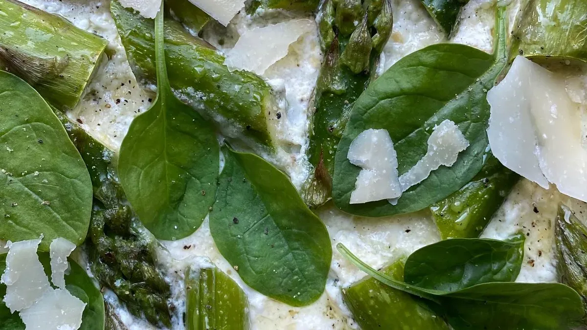 Pizza Bianca z zielonymi szparagami