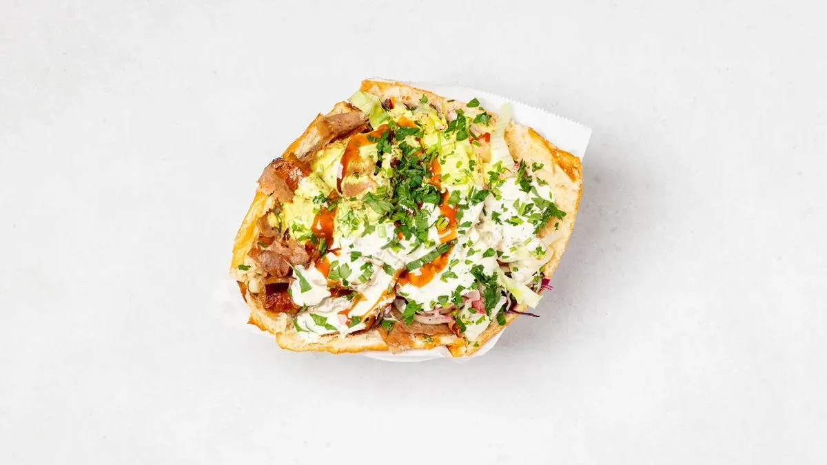 Kebab w bułce średni