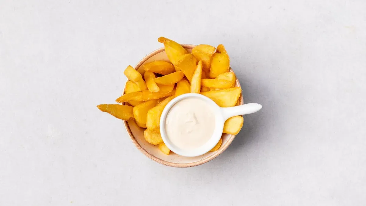 Frytki domowe z sosem aioli