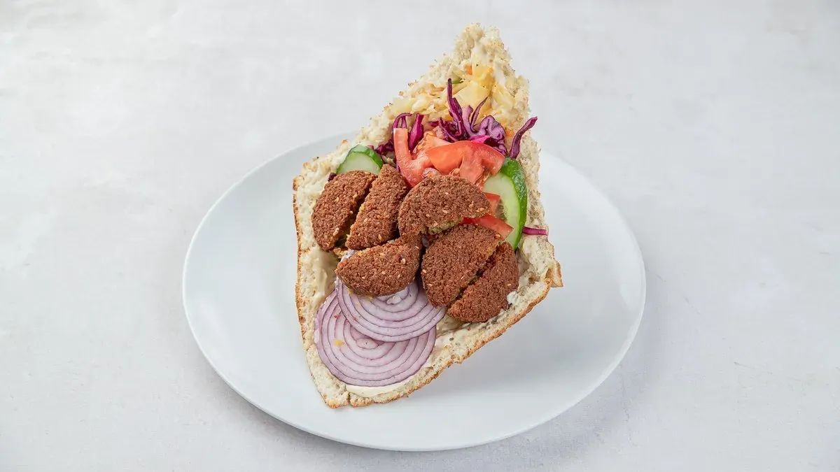 Kebab w bułce falafel