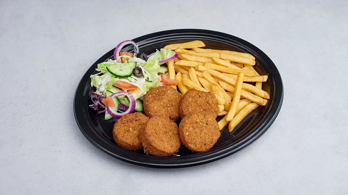 Falafel na talerzu