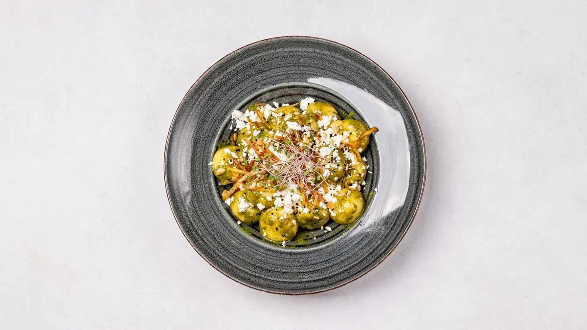Kluski śląskie z pesto