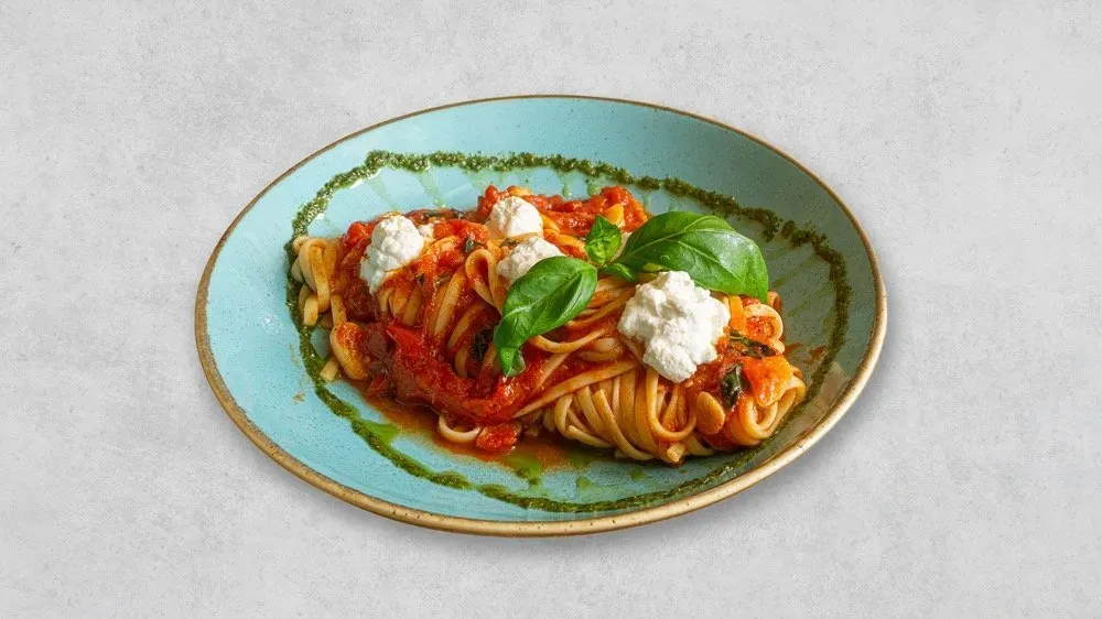 Linguine z pomidorami san marzano i ricottą
