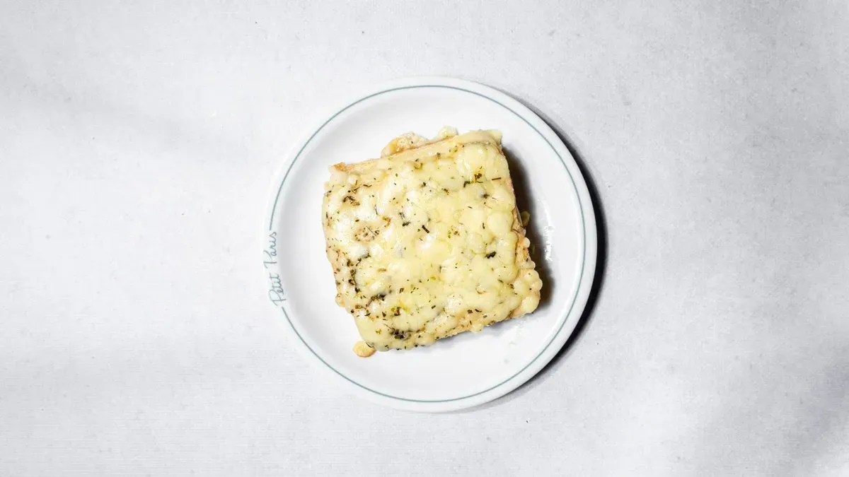 Croque monsieur z szynką i serem