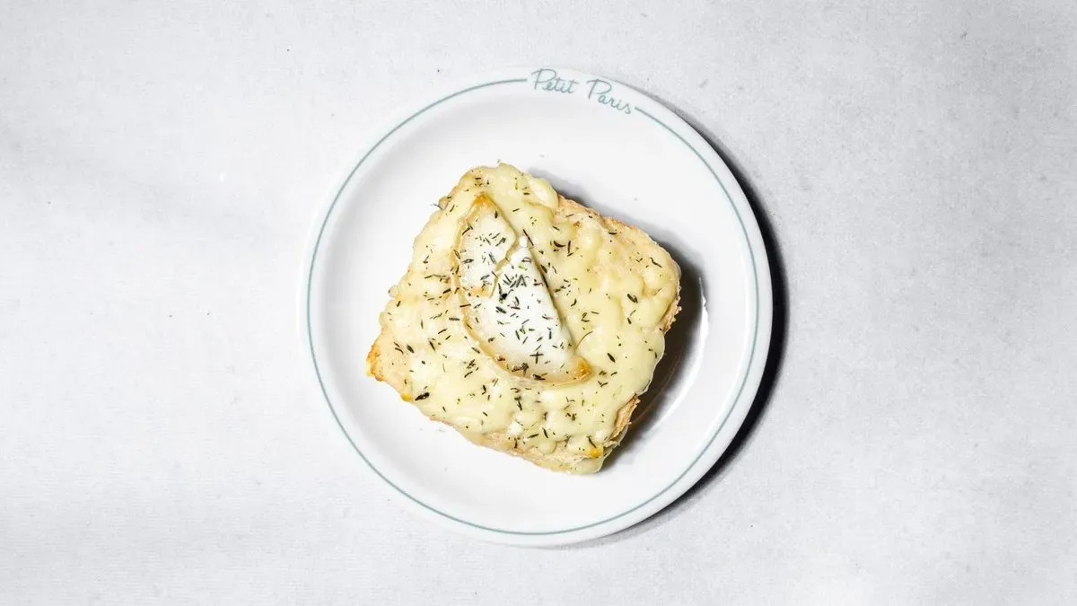 Croque z kozim serem i tymiankiem