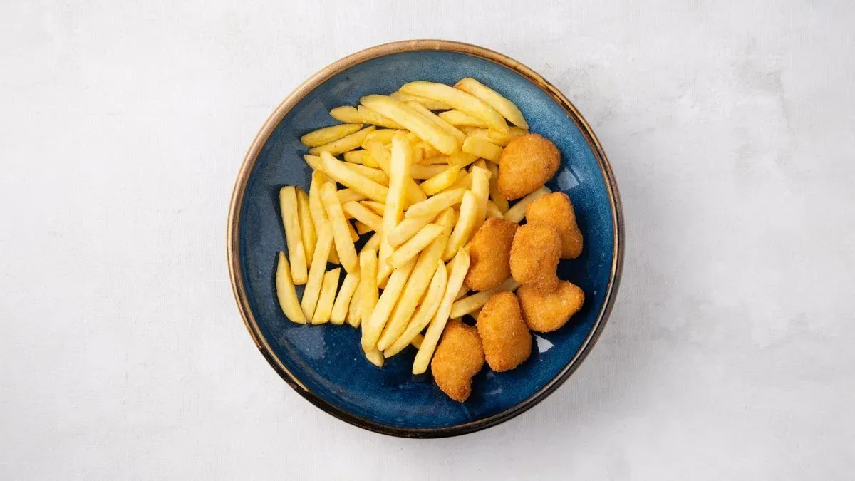 Nuggetsy z frytkami