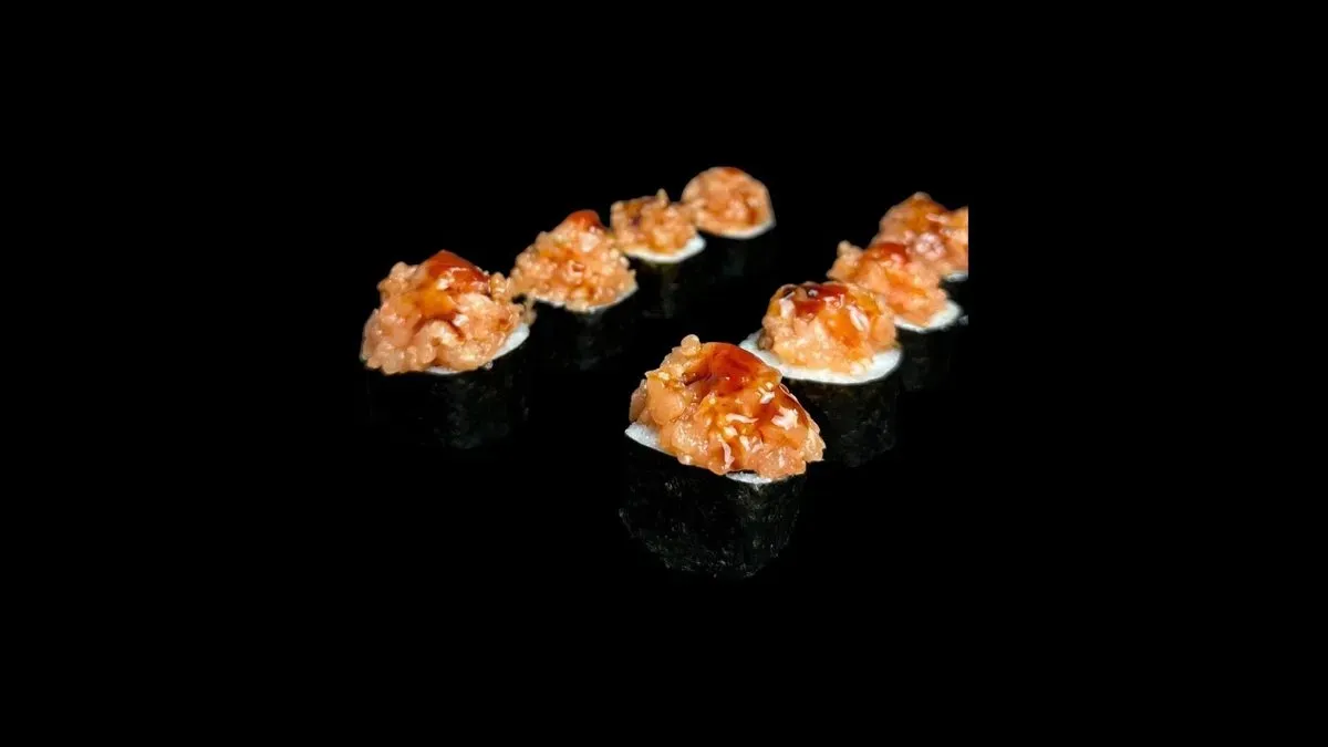 Tatar łosoś roll