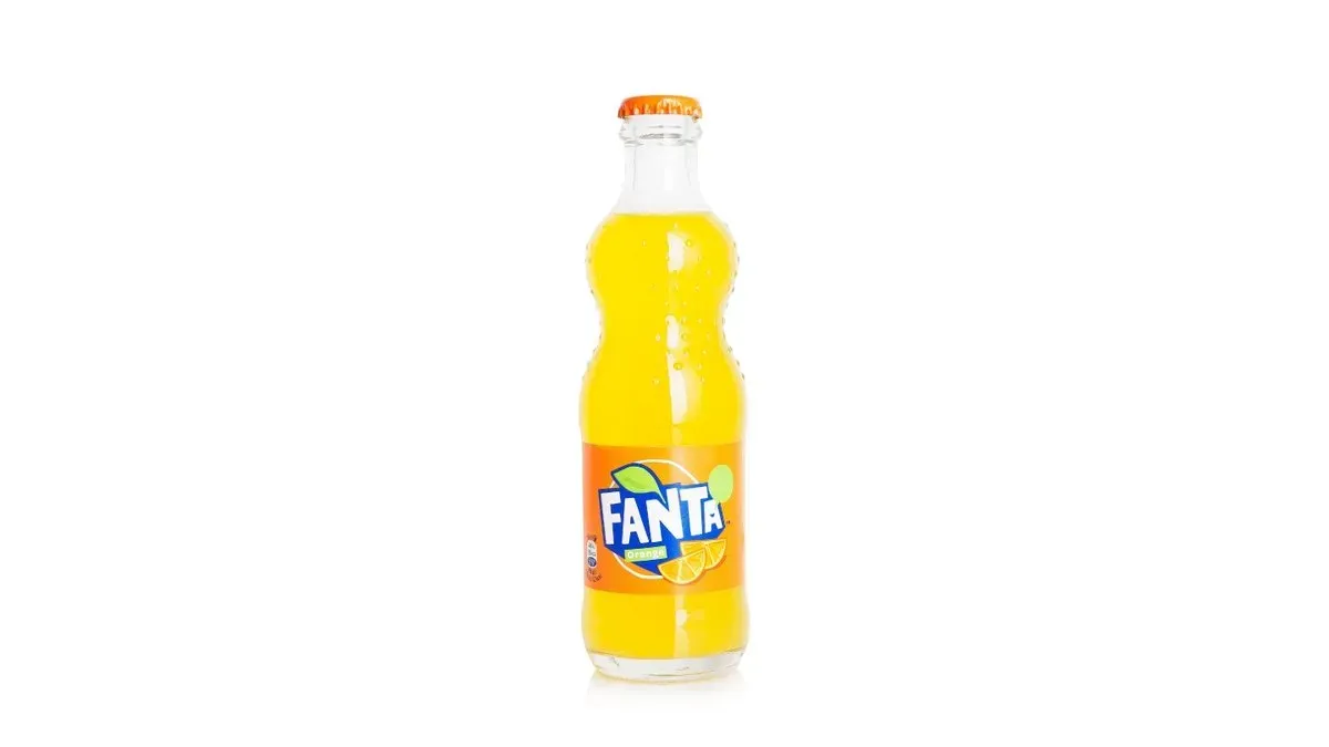 Fanta pomarańczowa w szkle