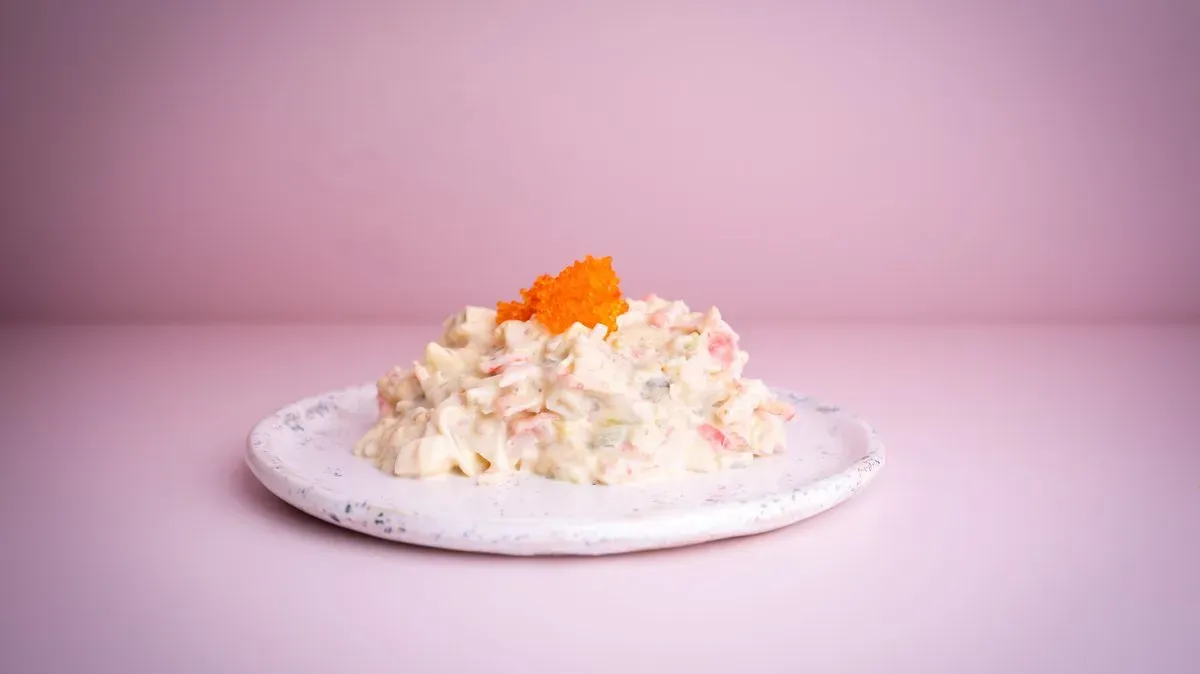 Sałatka z paluszków surimi