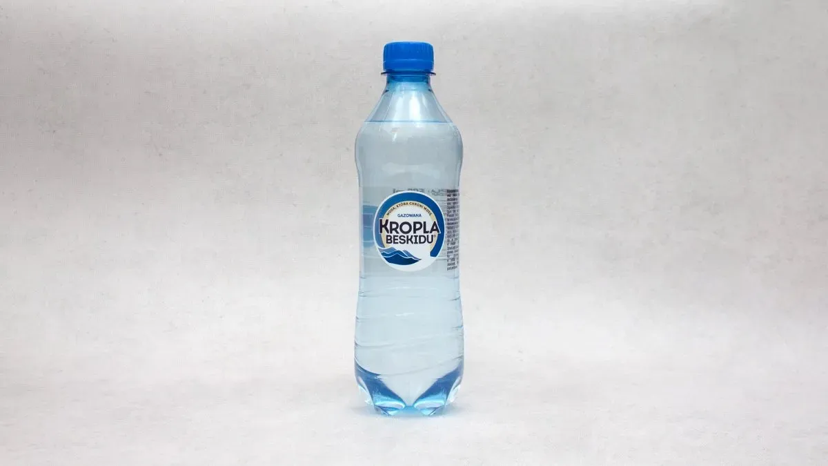Woda gazowana 0.5 l