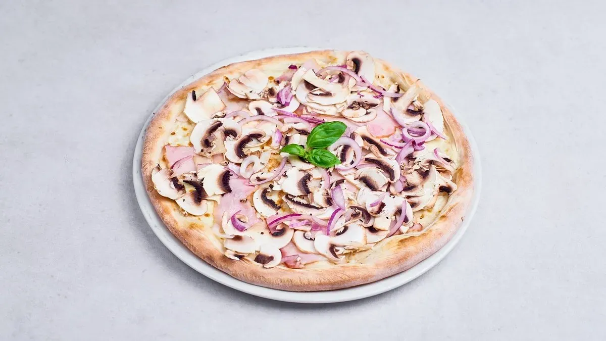 Pizza carbonara