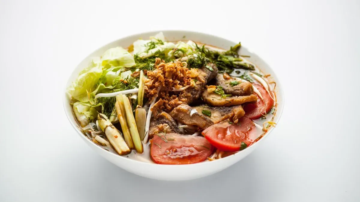 Pho w bulionie z chrupiącą rybą