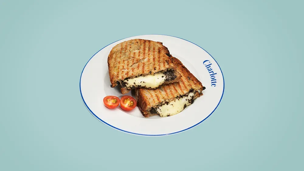 Tartine Mozzarella z tapenadą