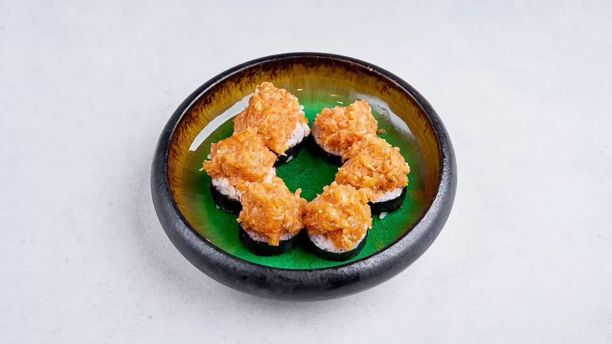 Tatar z łososia w makach 6 szt