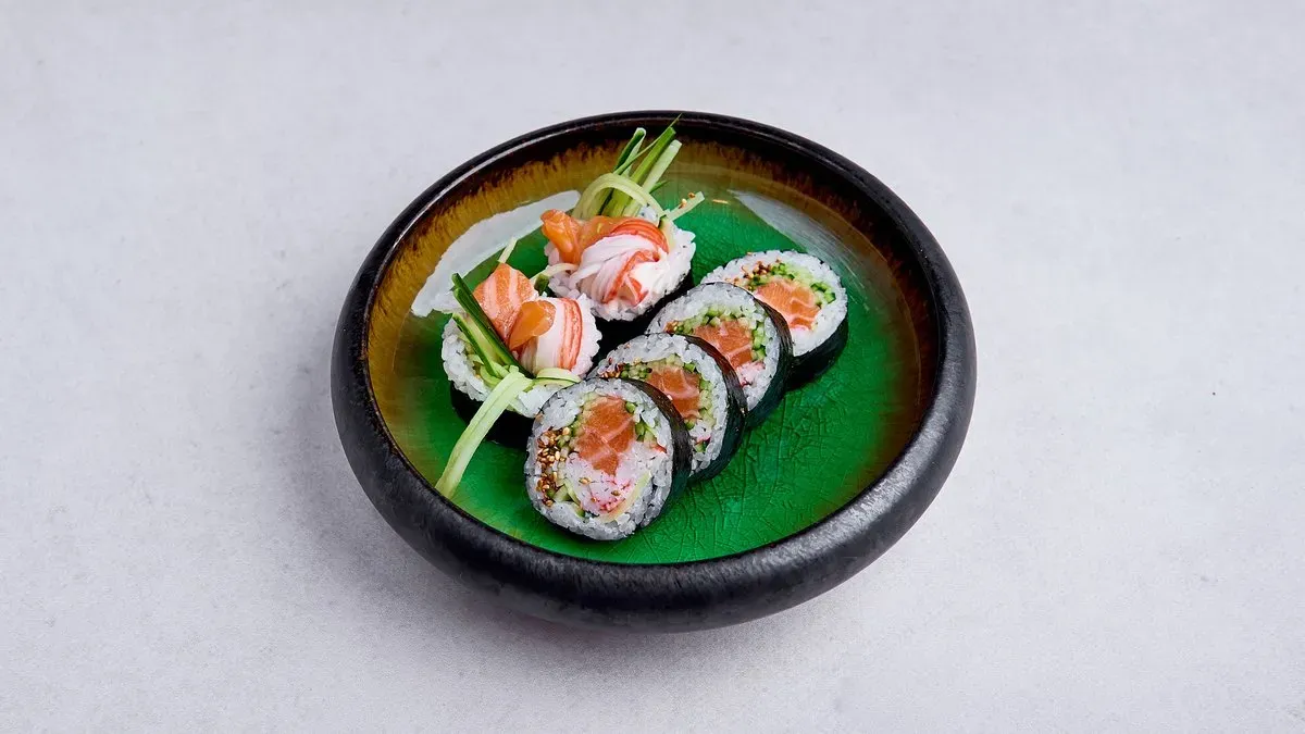 Futomaki - Łosoś, paluszek krabowy