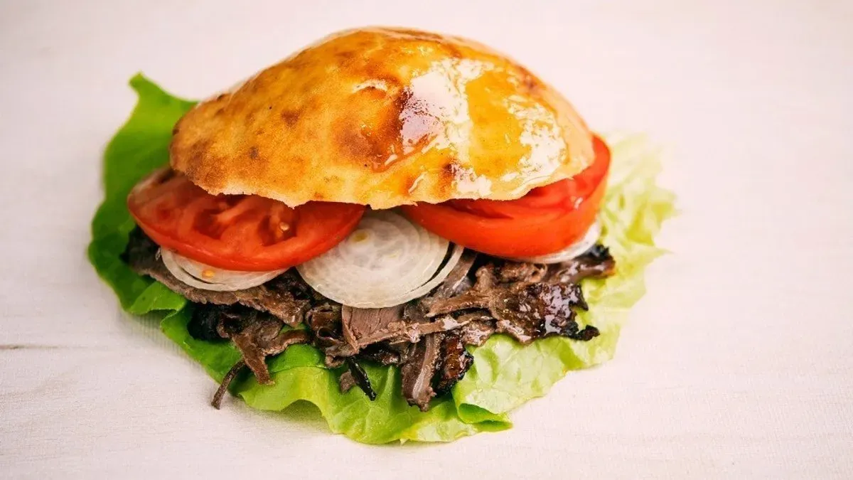 Doner kebab z baraniną w bułce