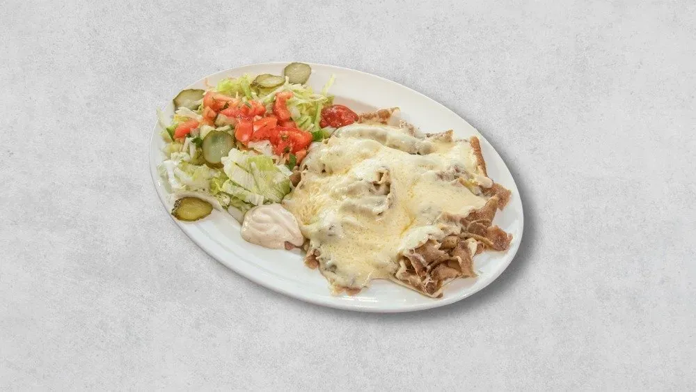 Kebab na talerzu z serem