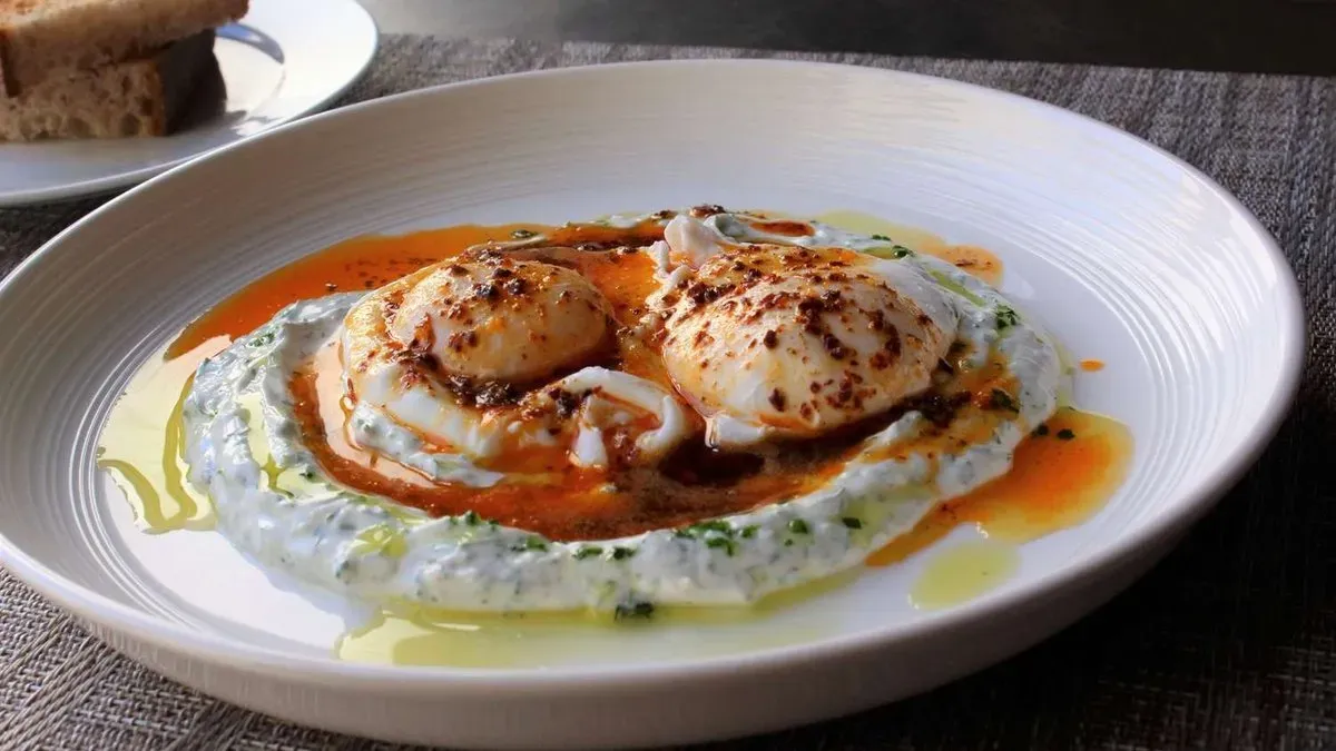 Çılbır - jajka po turecku / Çılbır - turkish eggs