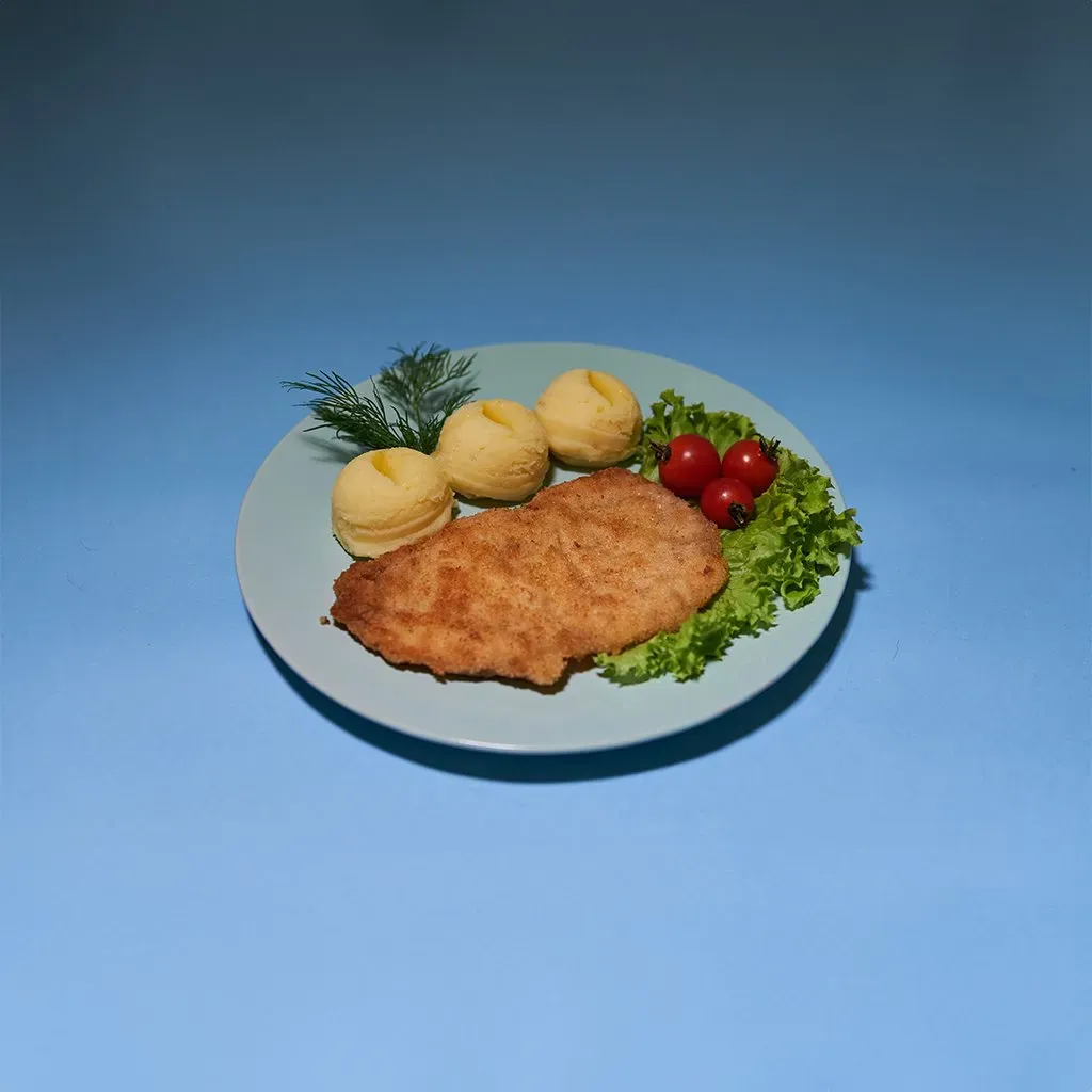 Kotlet schabowy z kurczaka z dodatkiem do wyboru