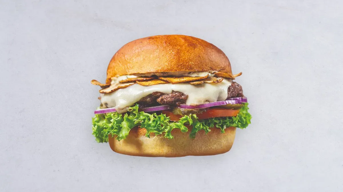 Burger z grillowanymi pieczarkami