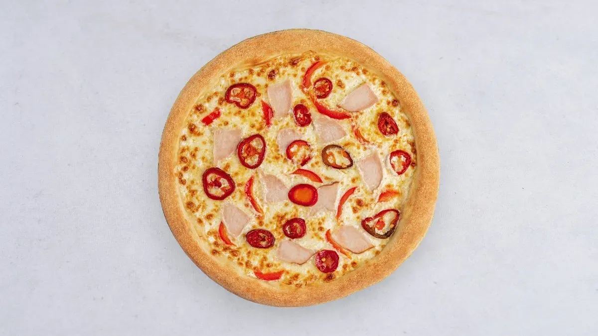 Pizza z kurczakiem i jalapeño
