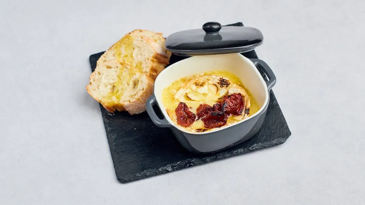 Zapiekany camembert