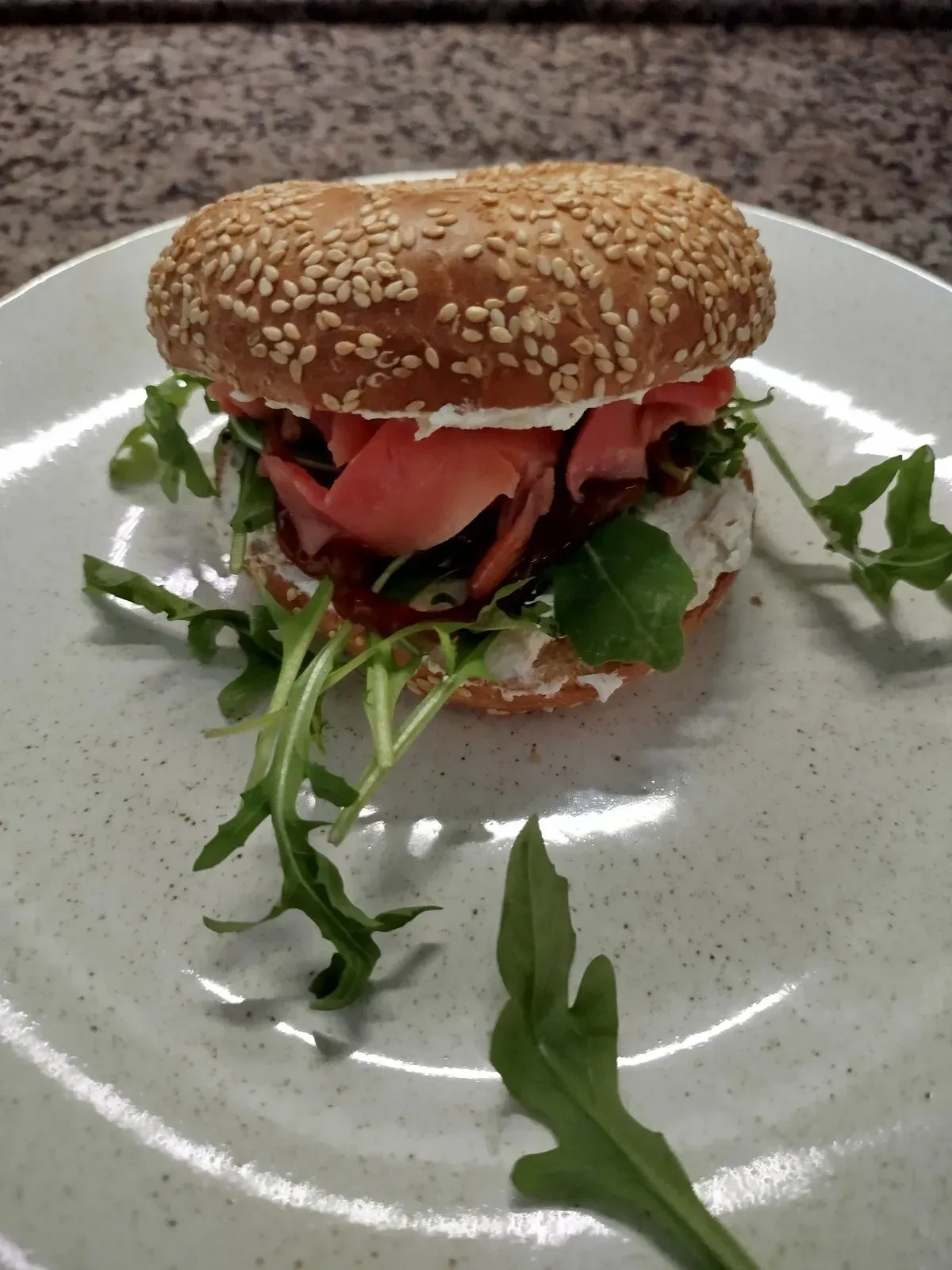 bajgiel z łososiem gravlax PON-PT 10:00-12:00, SOB-ND 10:00-13:00