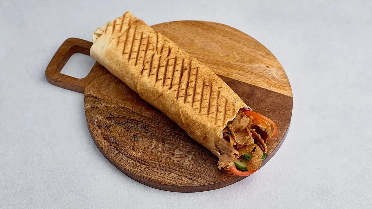 Kebab z wołowiny na cienkim cieście