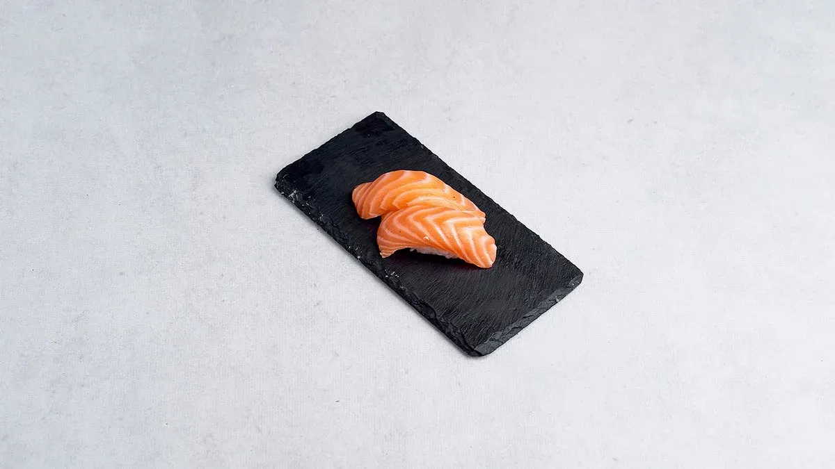 Nigiri z łososiem