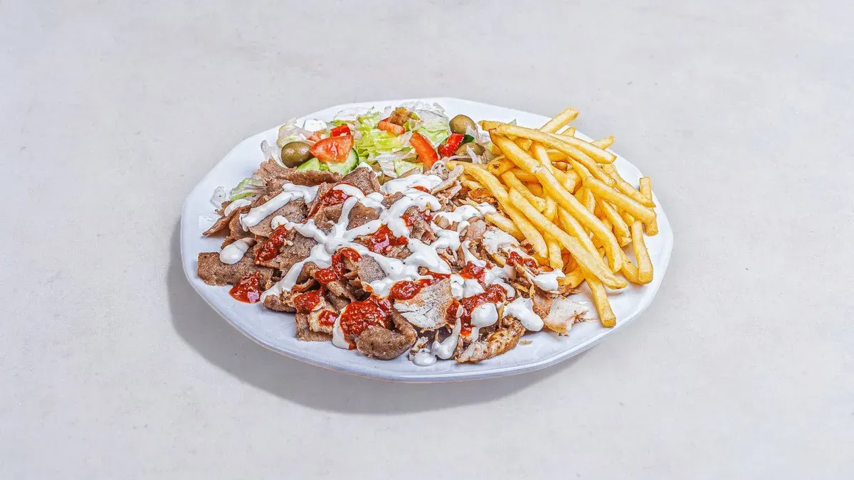 Talerz kebab z frytkami