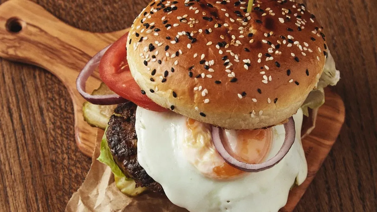 EGG & BACON SPICY BURGER  750 g  