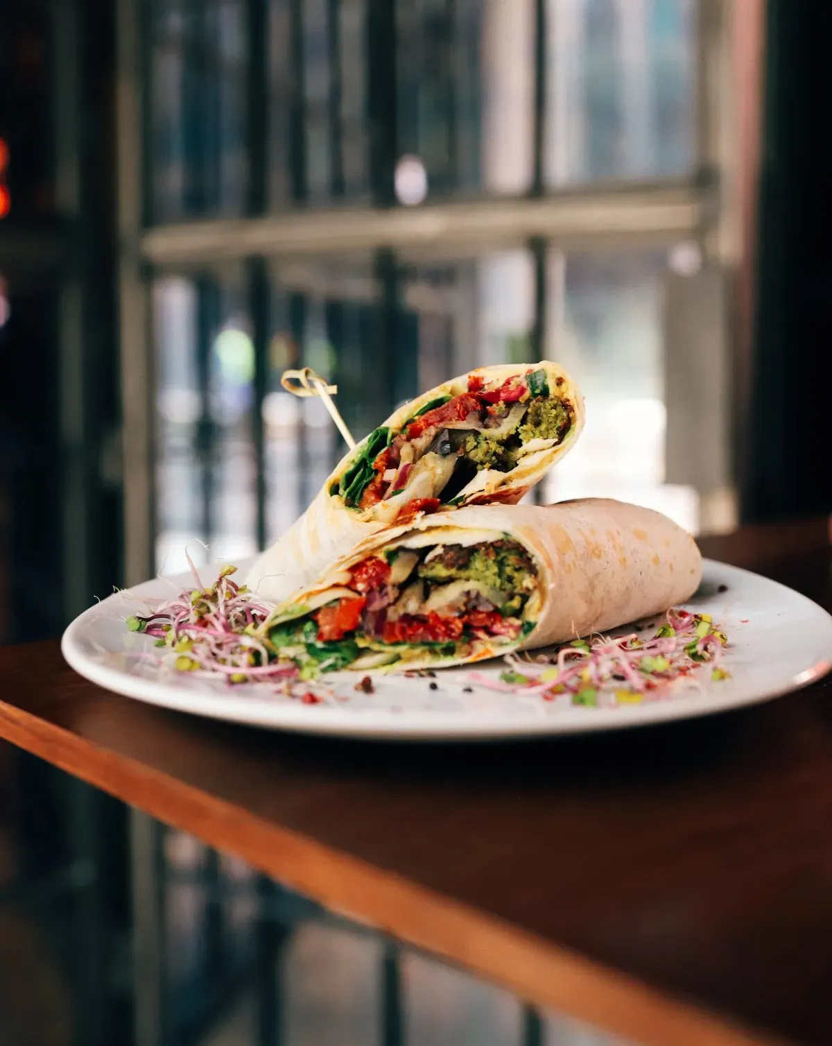 TORTILLA Z HUMMUSEM I FALAFELAMI 300g