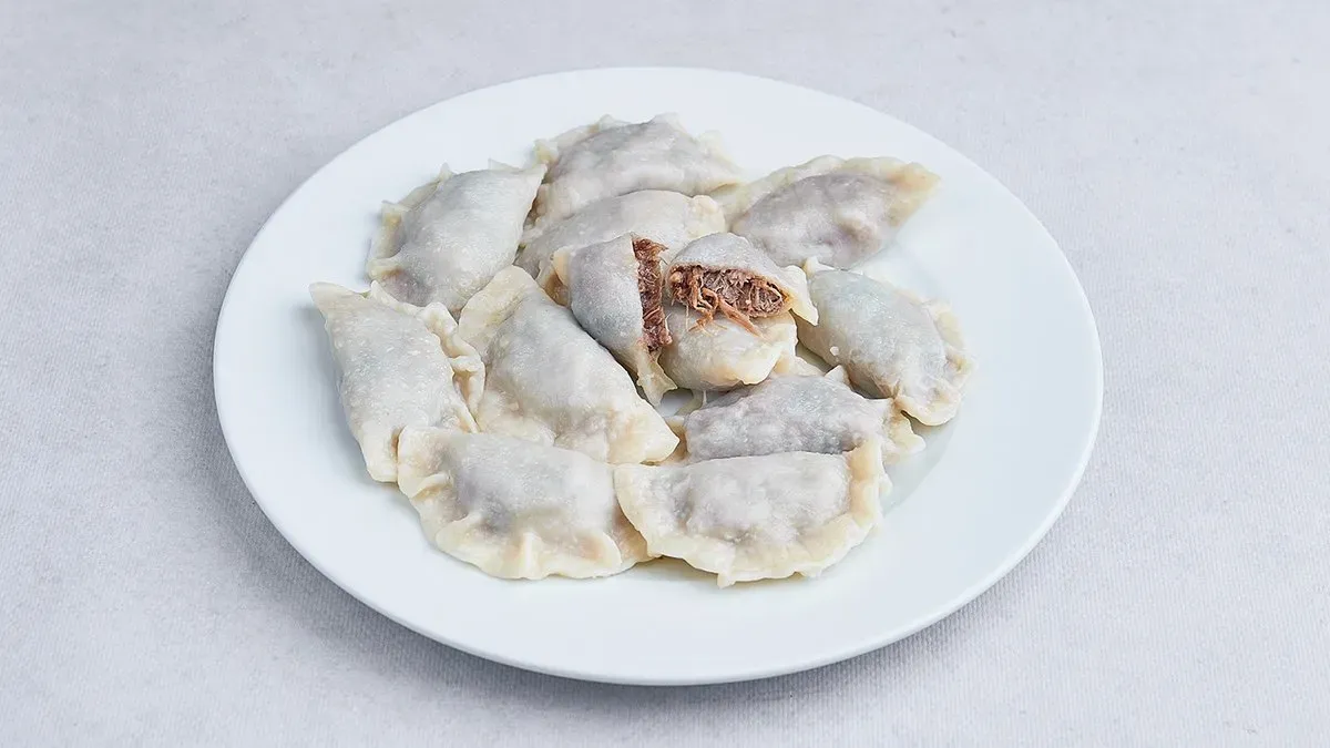 Pierogi z kaczką i śliwkami ugotowane