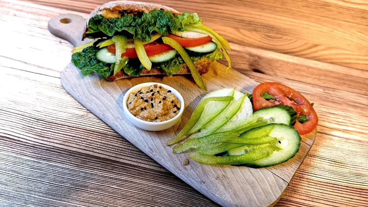 Kanapka Vege z pastą z fasoli