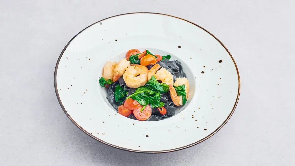 Tagliatelle nero z krewetkami gamberetti